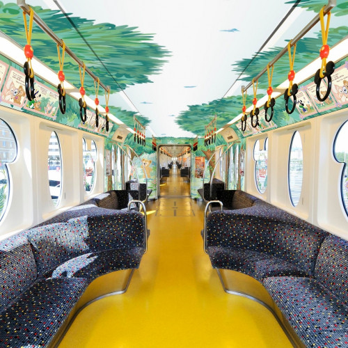 東京ディズニーシー®に新しく登場するダッフィーのお友だち“リーナ・ベル”のデザインを装飾したモノレールが期間限定で運行！