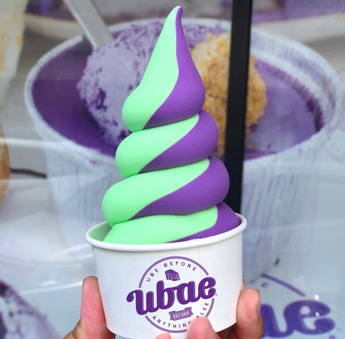 紫と緑の色鮮やかな【ウベ・ソフトクリーム】が新商品として登場☆ハワイでしか食べられなかったスイーツが銀座と梅田のハワイアンイベントにやってくる！！