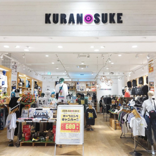 メンズ・レディスの人気ブランド、トレンドアイテムで夏のコーデを楽しむ！「KURANOSUKE　ららぽーと和泉店」2023年7月8日（土）オープン