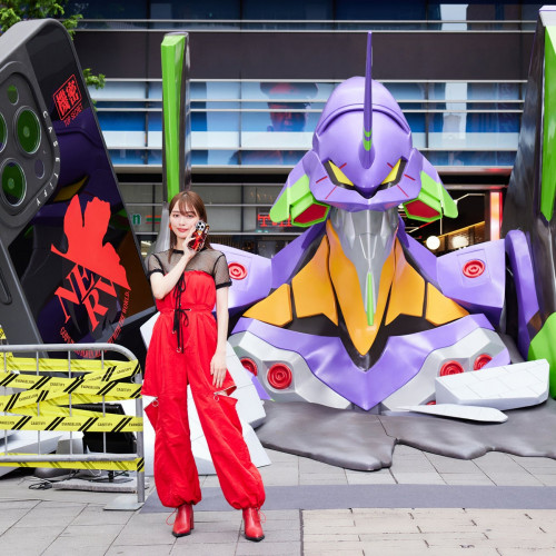 EVANGELION x CASETiFY コラボイベントに、内田理央さんが人気キャラクター「アスカ」をイメージした衣装で登場！