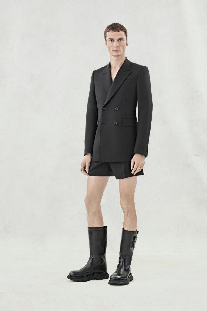 【Alexander McQueen】2024年メンズ春夏コレクションのルック画像を公開