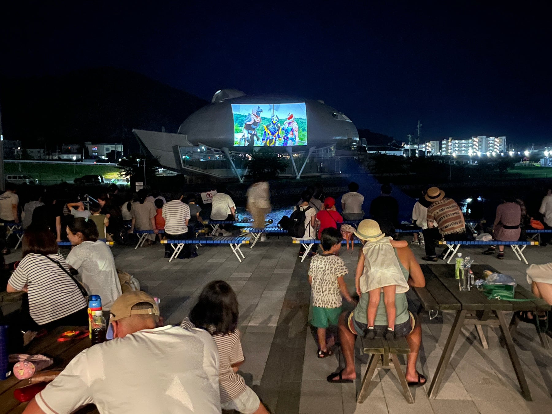 ８月19日(土)に石ノ森萬画館をスクリーンとして楽しむ野外上映会「かわべでシアター」が行われます。（観覧無料）