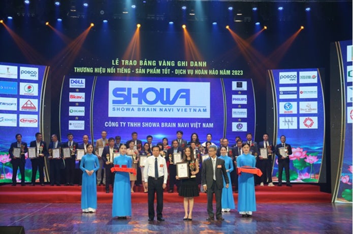 当社カードゲーム事業がベトナムの経済発展への貢献を評価され商品・ブランド・企業の３部門で国内のトップ20として授賞