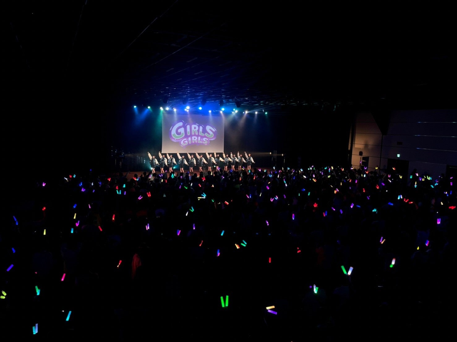 指原莉乃プロデュース「≒JOY」。イベント「TOKYO GIRLS GIRLS」（新都市ホール）のトリに出演し、迫力あるライブパフォーマンスを披露！