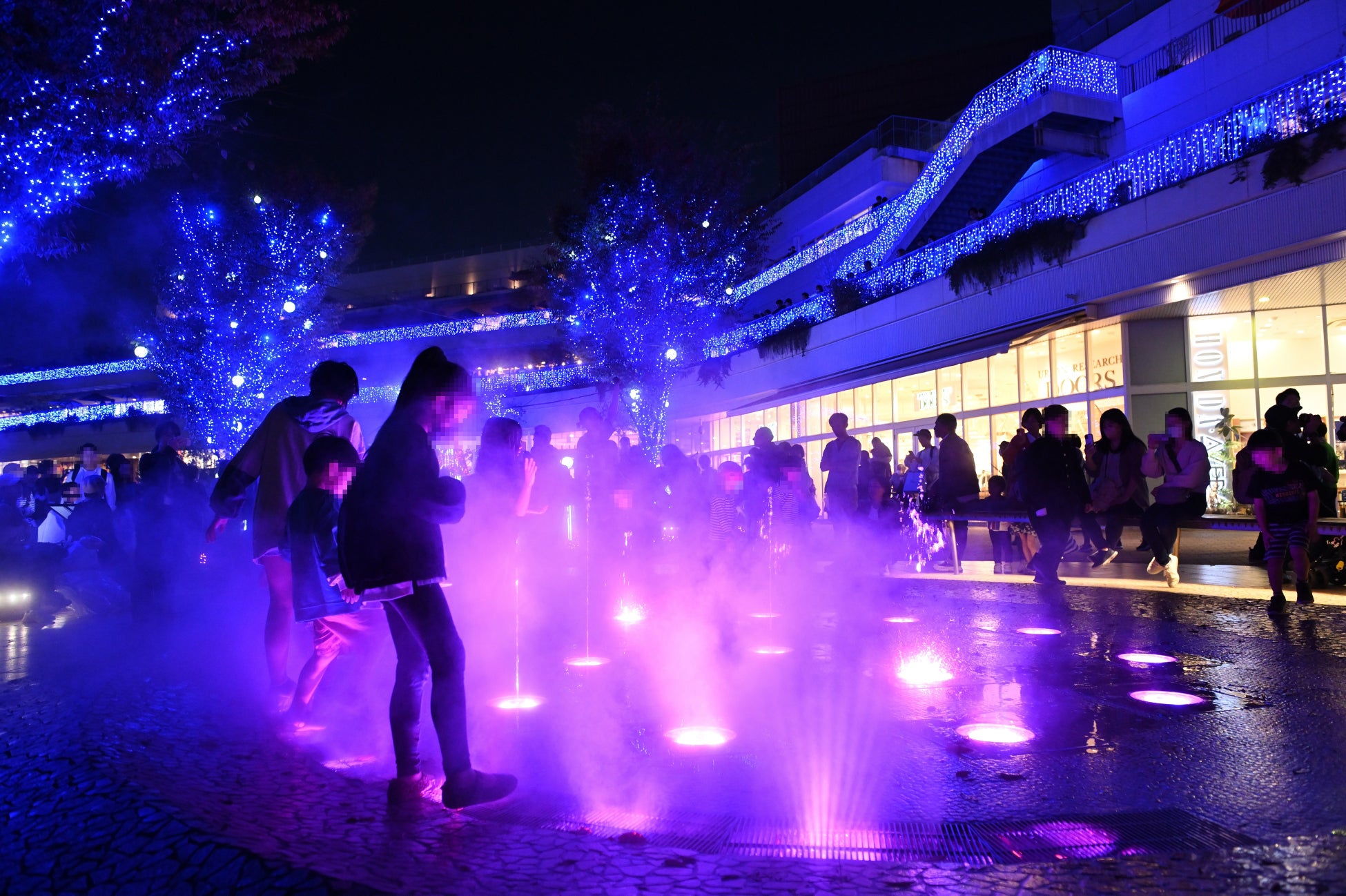 約20万球の輝きで湘南ブルーに彩る！ストーリー仕立ての体験型イルミネーション「Night Walk SHONAN ～12人のサンタクロースからの贈り物～」