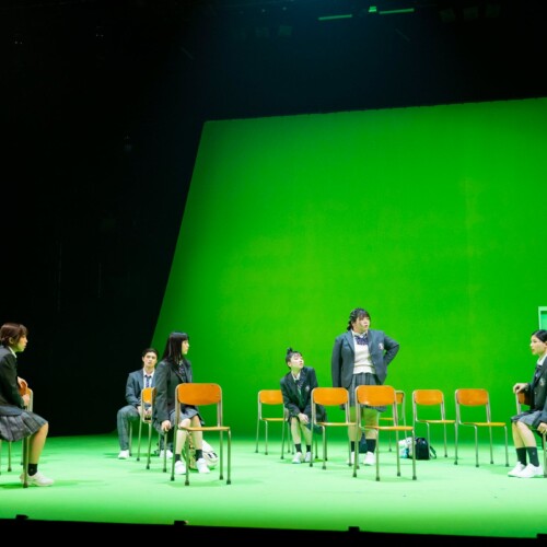 KAAT神奈川芸術劇場プロデュース『SHELL』が開幕　人間の＜かたち＞を、魅力的な芝居とステージング、音楽で魅せる意欲作