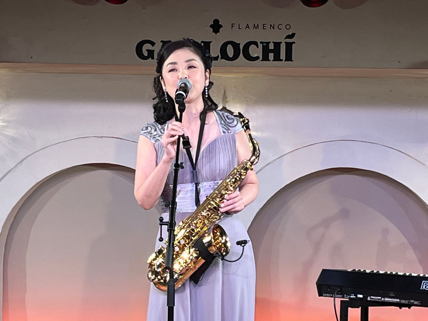 デビュー35周年多岐川舞子、怒涛のカバー曲バースデーディナーライブ2023＠新宿ガルロチ