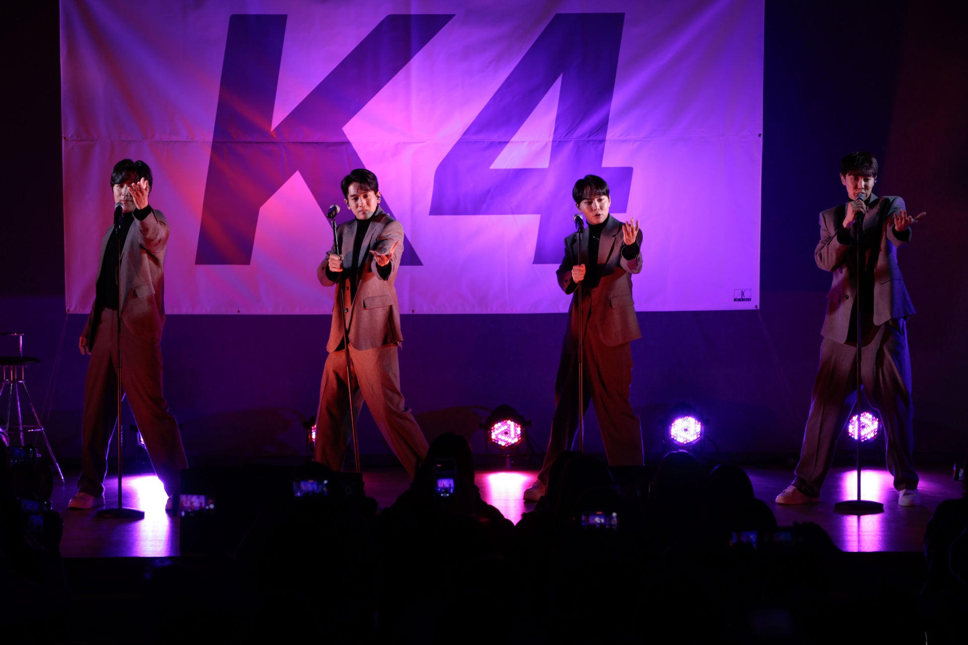 ADULT K-POPグループ・K4スペシャルLIVEオフィシャルライブレポート