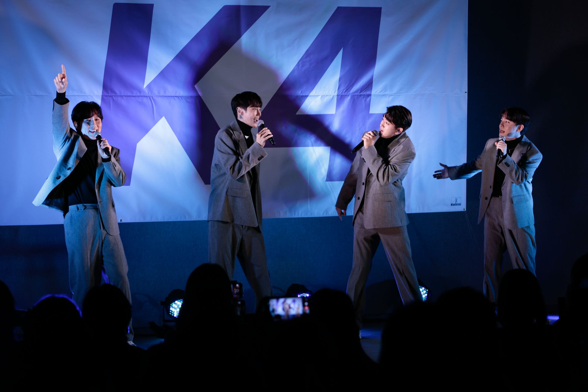 ADULT K-POPグループ・K4スペシャルLIVEオフィシャルライブレポート