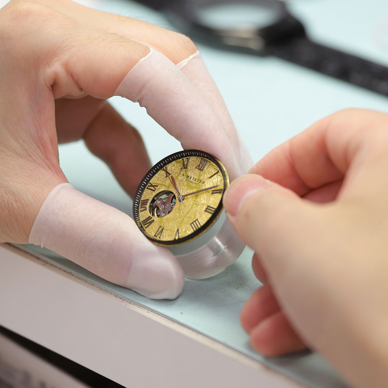 日本の伝統技術をデザインに取り入れた時計ブランド『S-MEISTER』は金沢の『縁付金箔』や『銀箔』また『漆塗』を文字盤に採用した機械式腕時計を11月19日(日)10時からMakuakeにて発売します