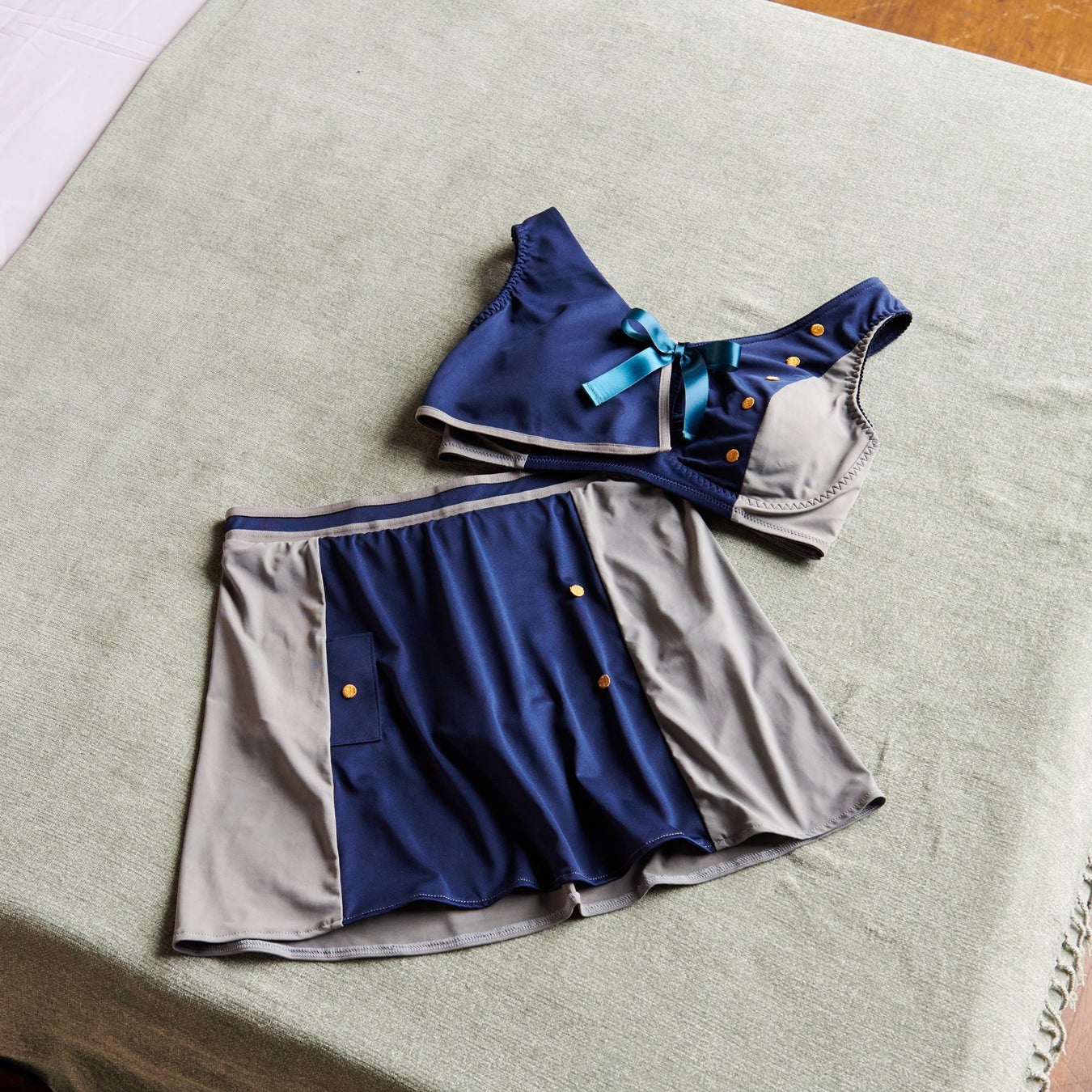 TVアニメ『リコリス・リコイル』より、千束とたきなが着用しているリコリス制服をモチーフにしたおやすみ用ブラとスカートパンツが登場！