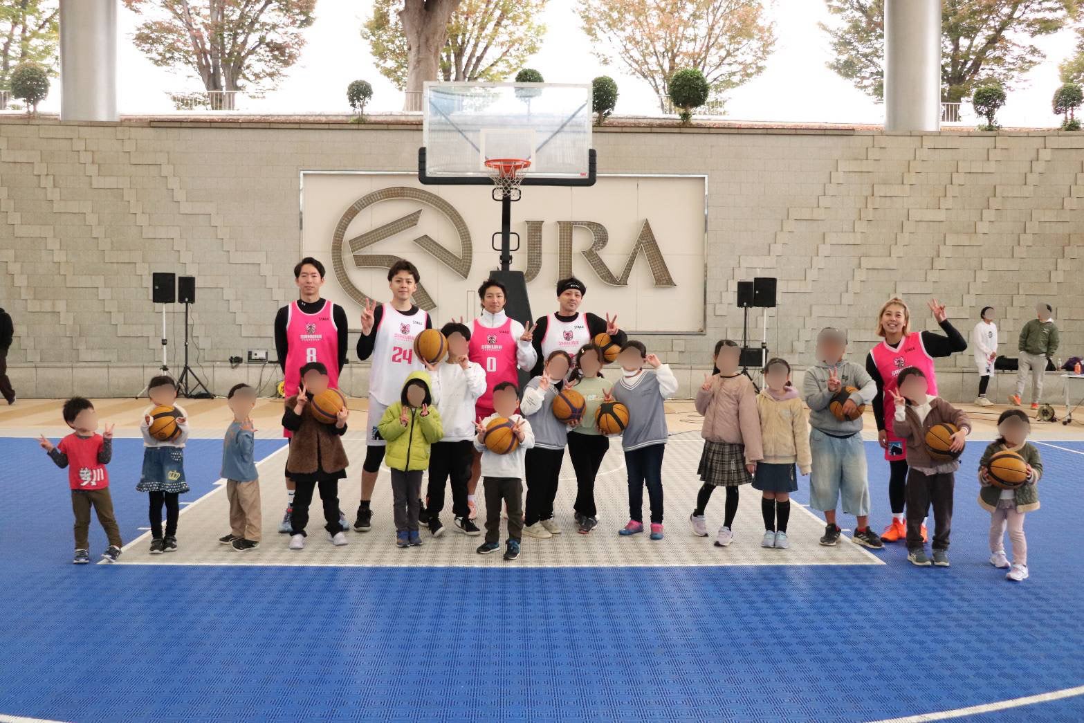 "中山競馬場がバスケットボールコートに変身！SAKURA FUNABASHIが子供向けクリニックを開催"