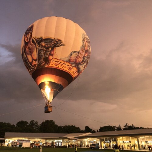軽井沢クリスマスマーケット開催に先駆け「クリスマス熱気球体験」を実施！搭乗可能な体験型イベントを企画