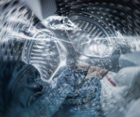 エーアイシルクは、高機能な導電性繊維「LEAD SKIN AIR」を世界最大級のテクノロジー見本市CES 2024にて発表...