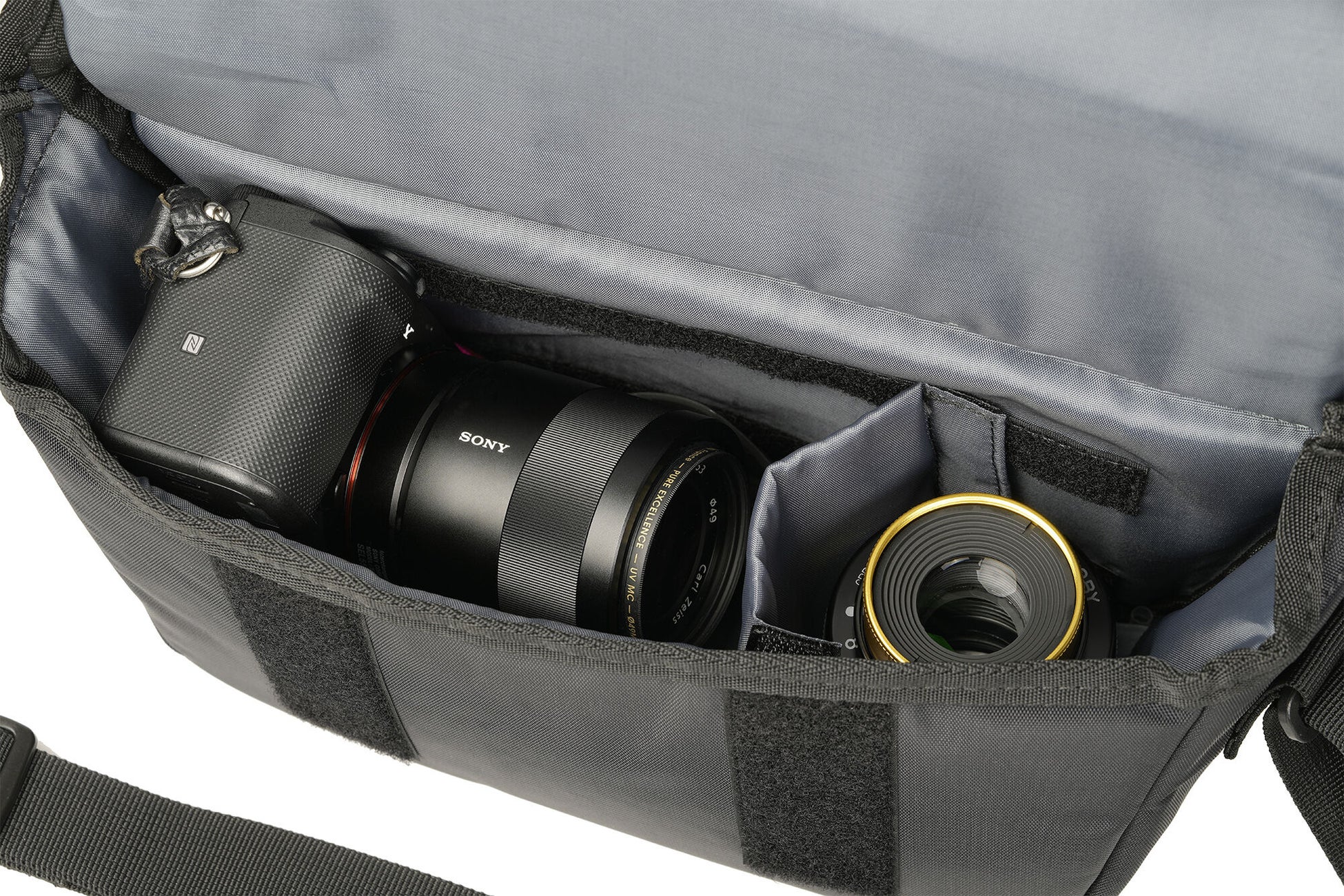 【カメラバッグ】ケンコーのベーシックなカメラバッグ「Luce」の小型メッセンジャーバッグ