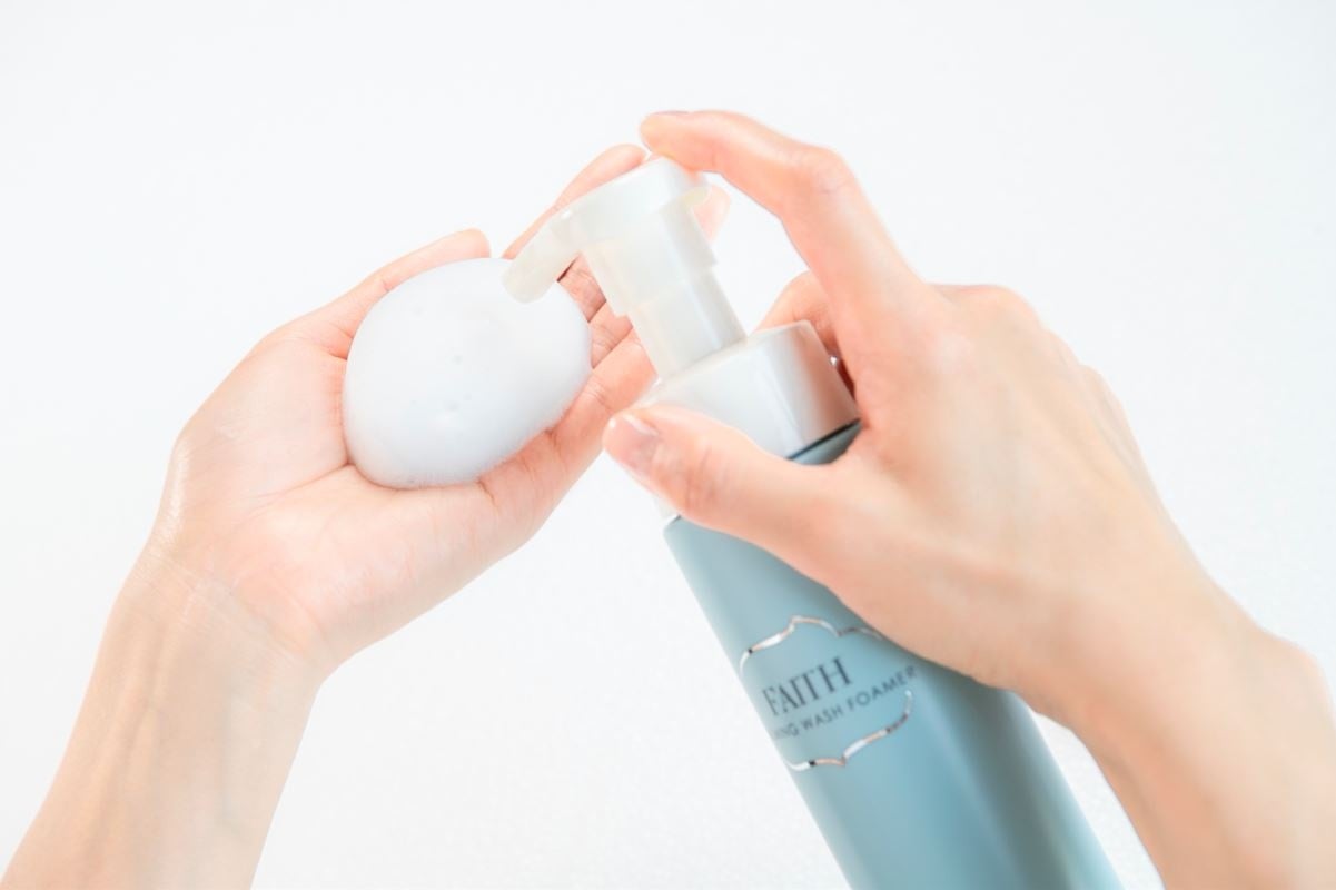 【登場】洗うほどにうるおう、敏感肌用洗顔料（泡タイプ）フェースオリジナルの摩擦レス泡洗顔を発売