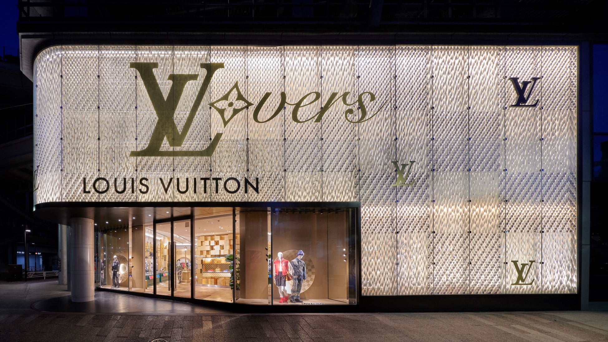 【ルイ・ヴィトン】渋谷メンズ店に2024春夏コレクションのウィンドウ・ディスプレイとポップアップスペースが...