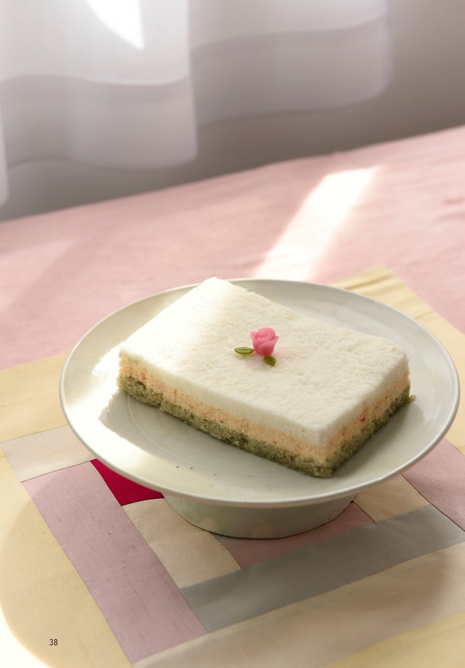白・赤・緑の米粉ケーキ「三色ソルギ」