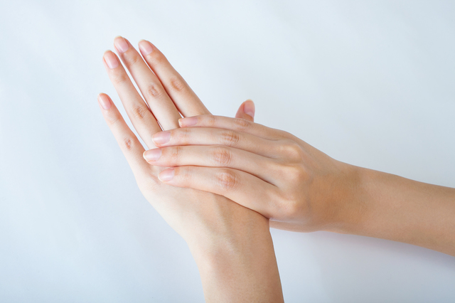 爪の縦線、ささくれ、乾燥…86％の女性がつい見ちゃう爪の老化サインに「ドキッ」「恥ずかしい」「おばあちゃ...