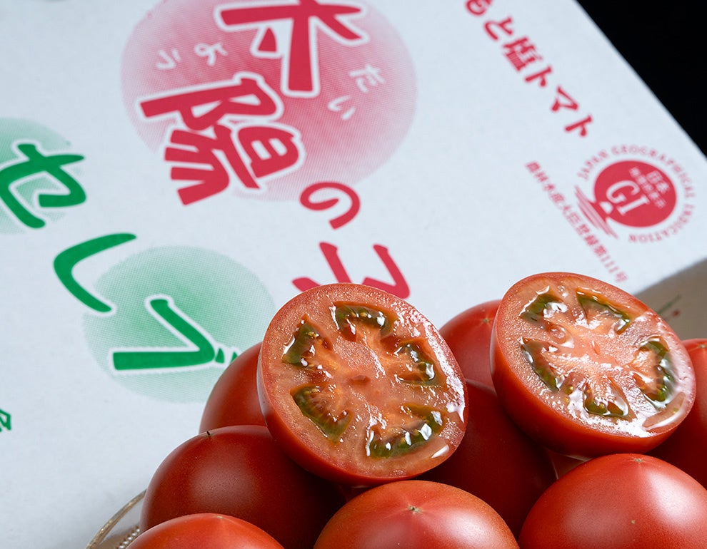 くまもと塩トマトの特製トマトソースが誕生。リストランテ アクアパッツァの厨房でシェフが手作りしたものを...