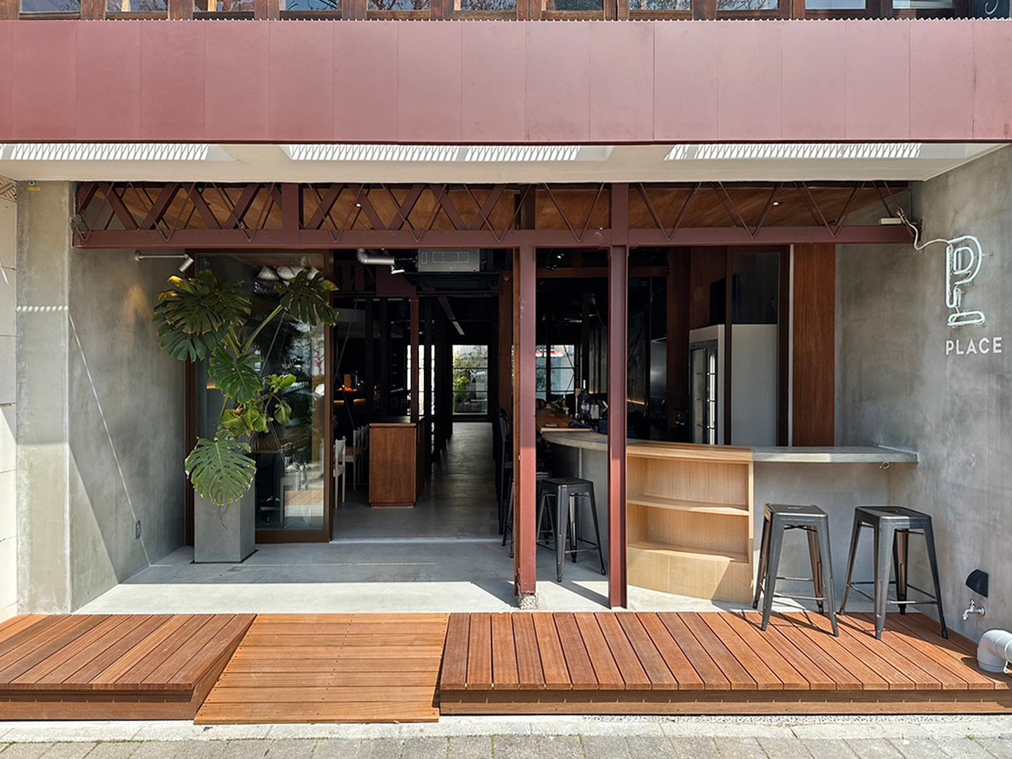 広島市中⼼部に地元の素材を活かした料理とカフェ、バースペースを併せ持つ、新たなスタイルの飲⾷店舗「PLAC...
