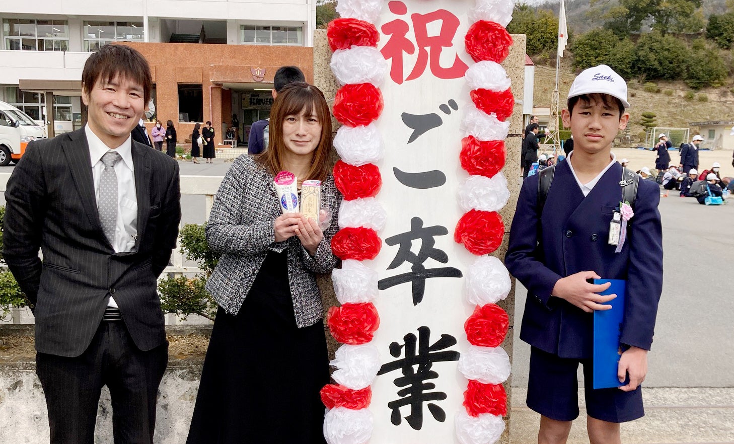 地元学生の未来を応援　岡山県和気町内の全小中学校へ 卒業記念に化粧品を贈呈
