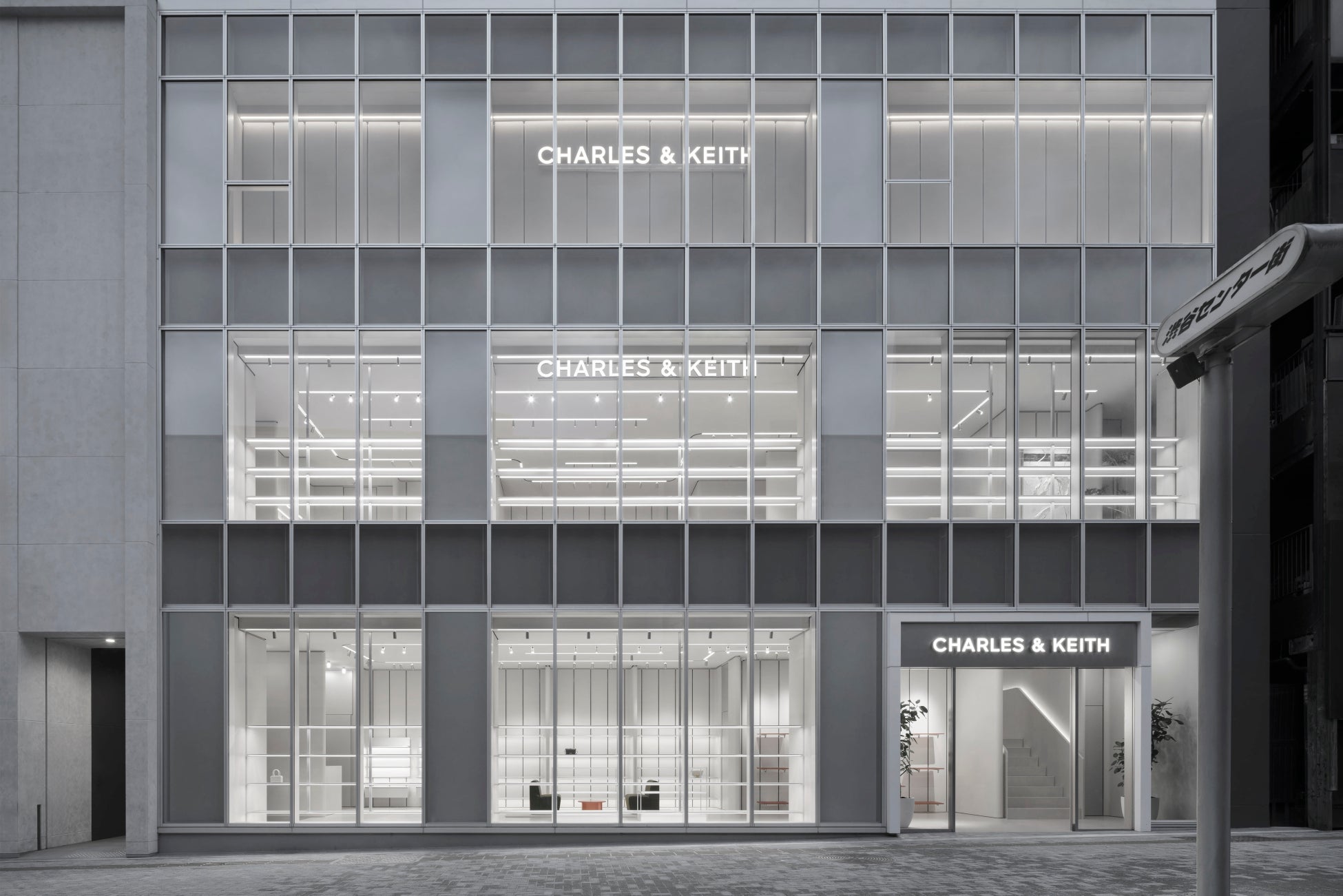 CHARLES & KEITH 渋谷店に国内外からセレブが来場 チョ・イヒョン、百田夏菜子、三吉彩花、トリンドル玲奈、...