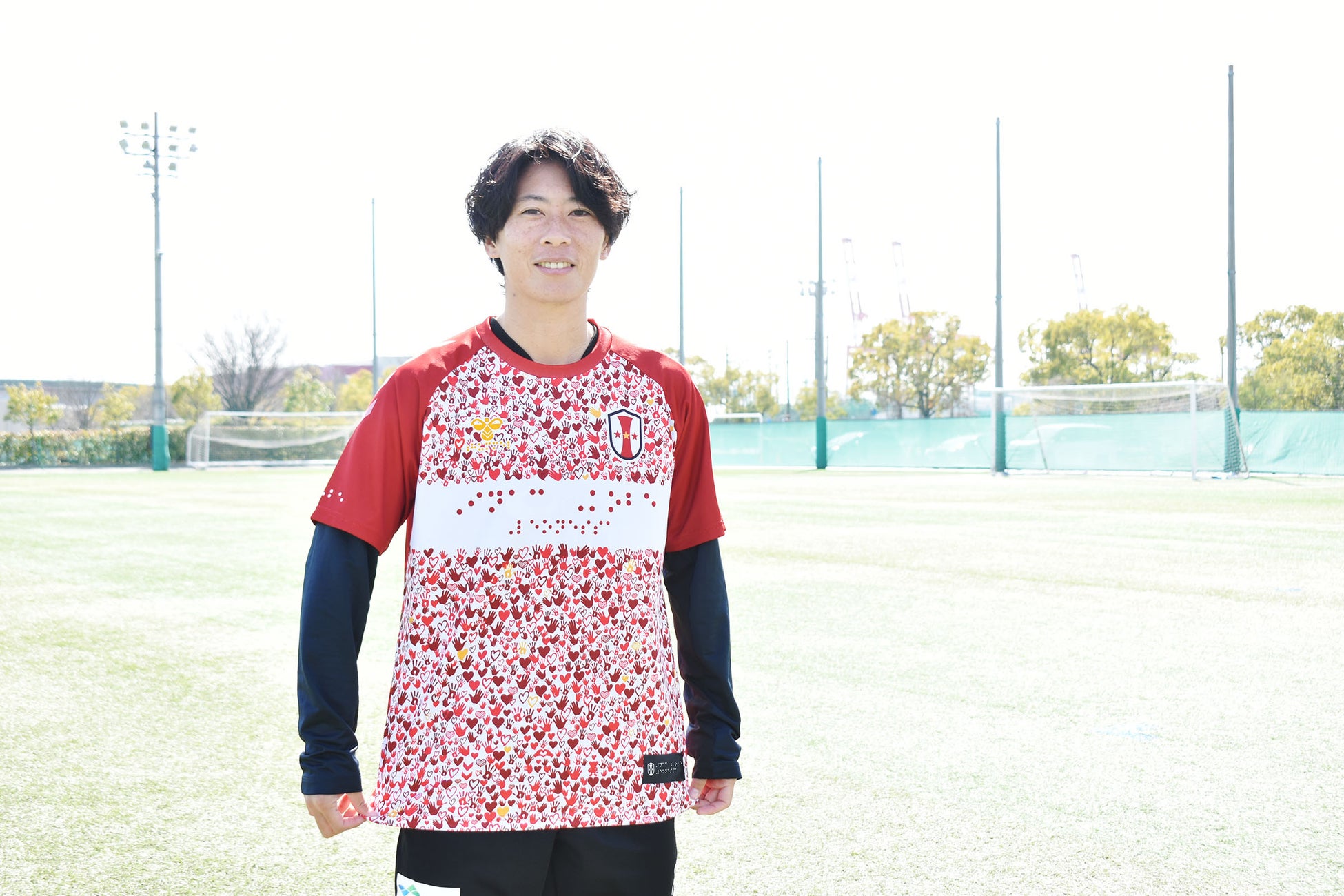 ヒュンメルと INAC神戸が視覚障がい者支援に繋げる点字シャツを発表!