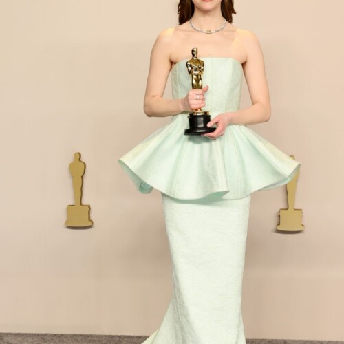 【ルイ·ヴィトン】第96回アカデミー賞で主演女優賞を受賞した、エマ·ストーンがルイ·ヴィトンを着用