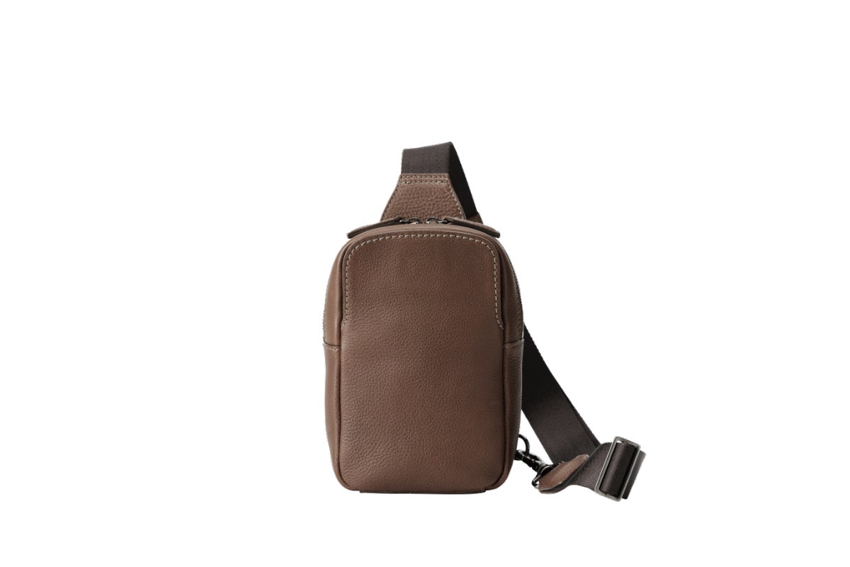 土屋鞄、オリジナル素材のオイルヌメ革を採用した新作バッグを発売