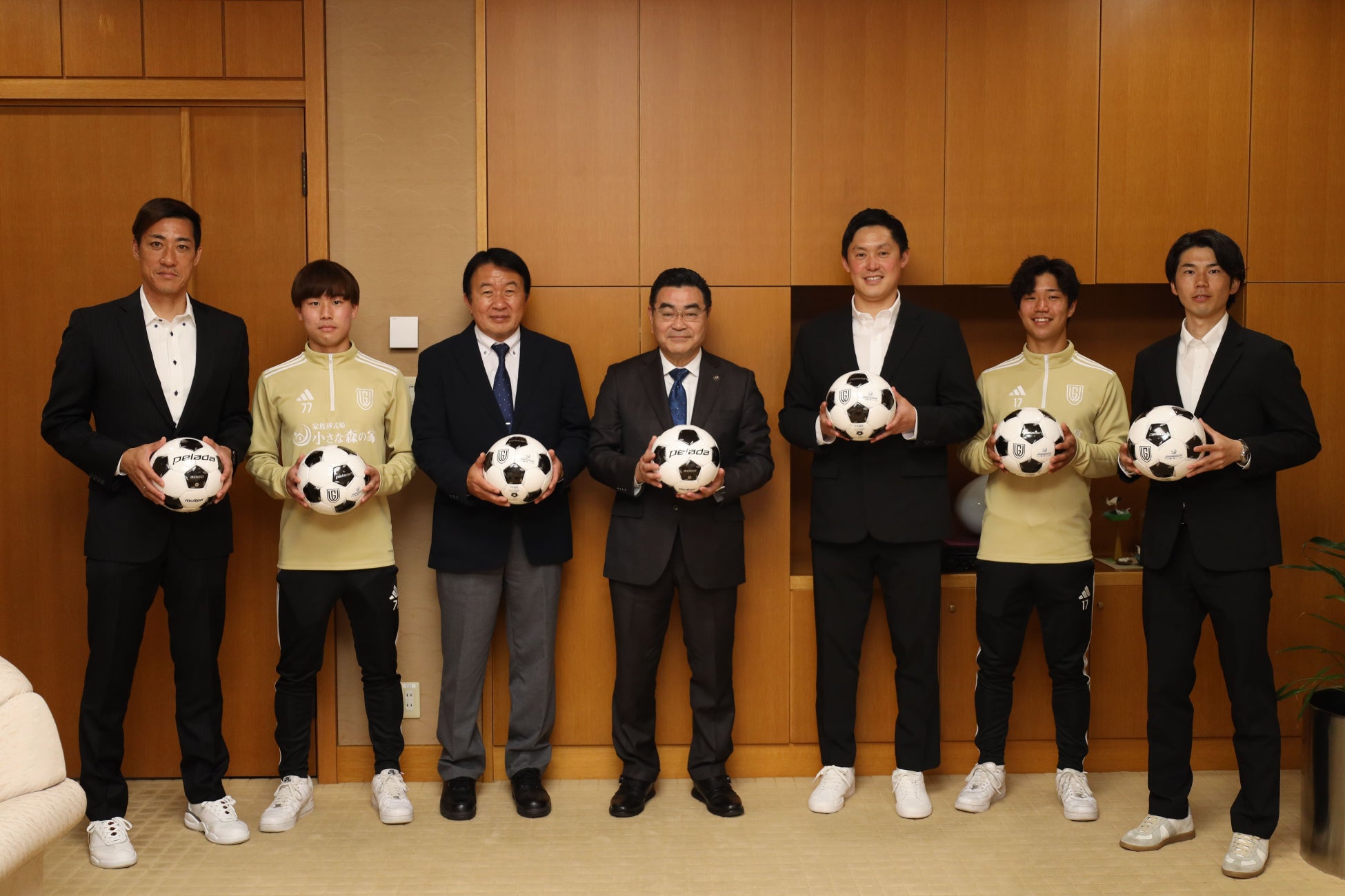 【FC GRASION 東葛】野田市・柏市の全小学校へサッカーボール寄贈