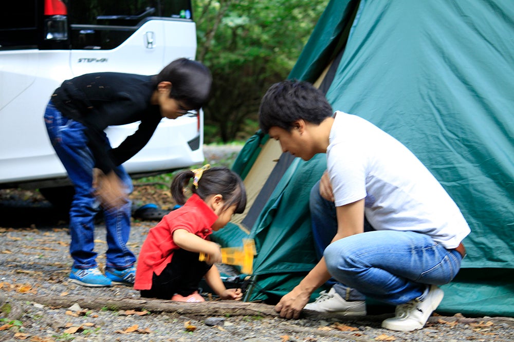 GWにまだ間に合う！富士の樹海で新緑キャンプ！山梨県富士五湖・精進湖近くのキャンプ場「キャンプあかいけ」...