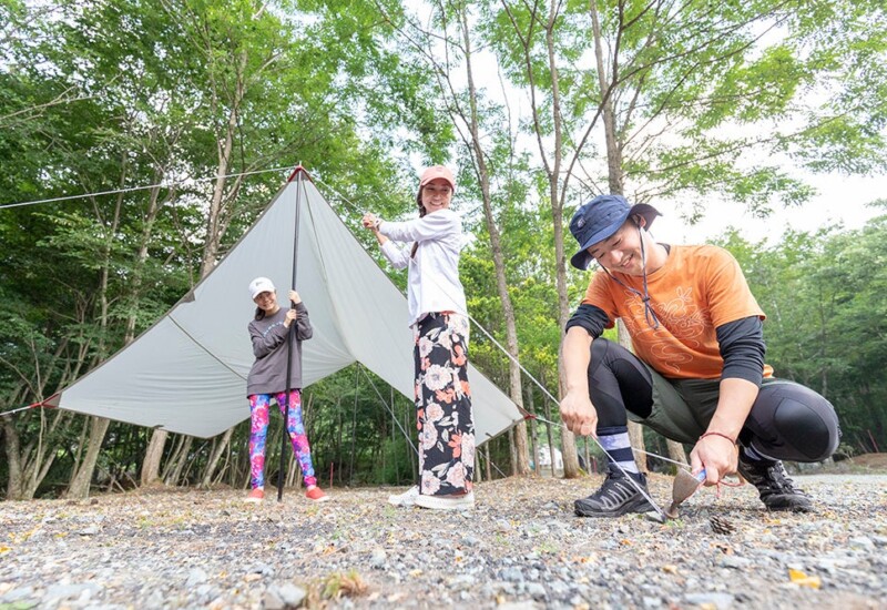 GWにまだ間に合う！富士の樹海で新緑キャンプ！山梨県富士五湖・精進湖近くのキャンプ場「キャンプあかいけ」...