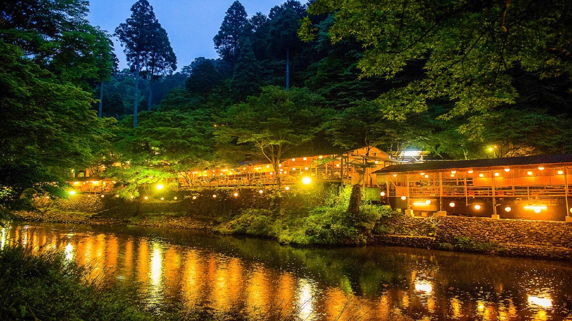 京都の夏の風物詩　高雄川床の夕食とホテル自慢の天然温泉 満喫　宿泊プランの販売を開始