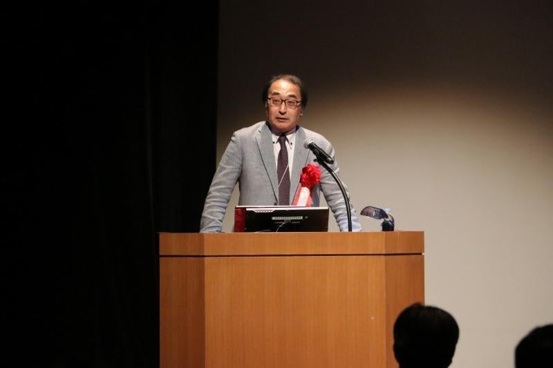 化学工学会が取り組むカーボンニュートラルへの挑戦について講演する化学工学会会長の松方教授