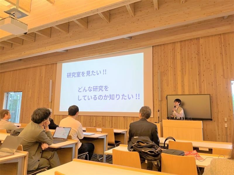 岡山大学起業部の学生によるプレゼンテーション
