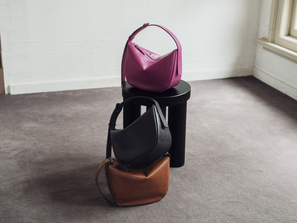 土屋鞄、革の美しい造形を生かした新ウィメンズバッグシリーズが登場