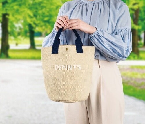 デニーズの特別企画 「HAPPY BAG 2024」の綿麻バッグと保冷バッグ、POPを製作2024 年4 月19日（金）～5月12日...