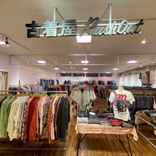 古着屋『RushOut』の新店舗が横浜ワールドポーターズに4/26OPEN！全品アメリカより直接仕入れた古着を低価格...