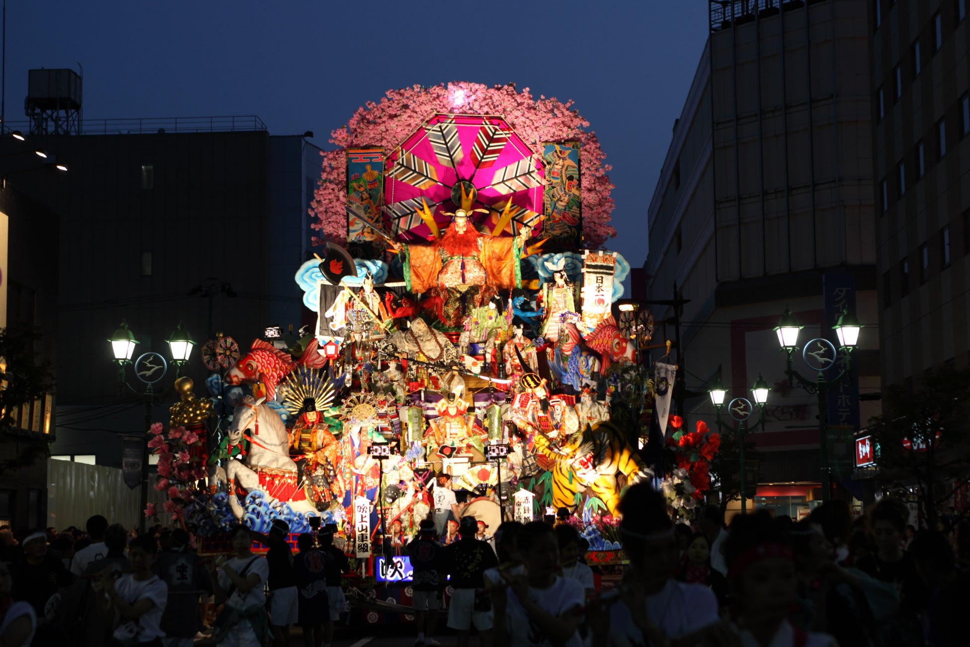 ▲「八戸三社大祭」の山車