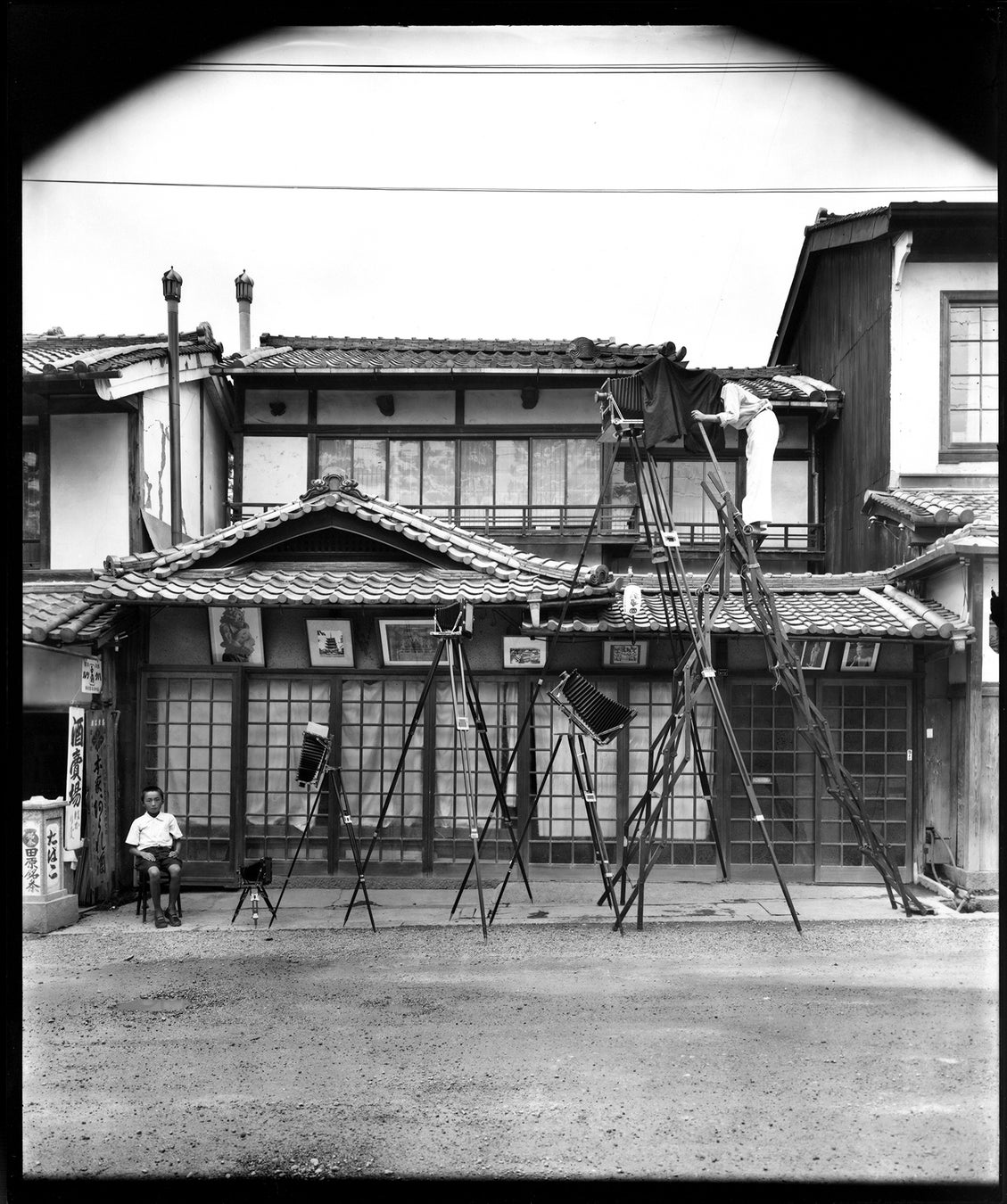 日本で初めて仏像写真を芸術の域へ昇華させた写真家、小川晴暘と共に歩んだ彼の写真館・飛鳥園が見てきた「祈...