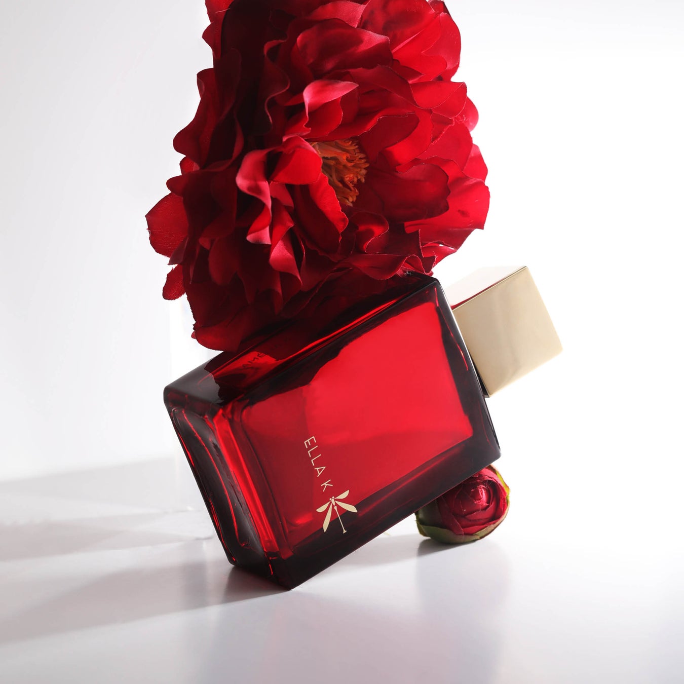 ELLA K「カメリア Ｋ」オードパルファンが英国フレグランス財団の″Perfume Extraordinaire ”受賞！！