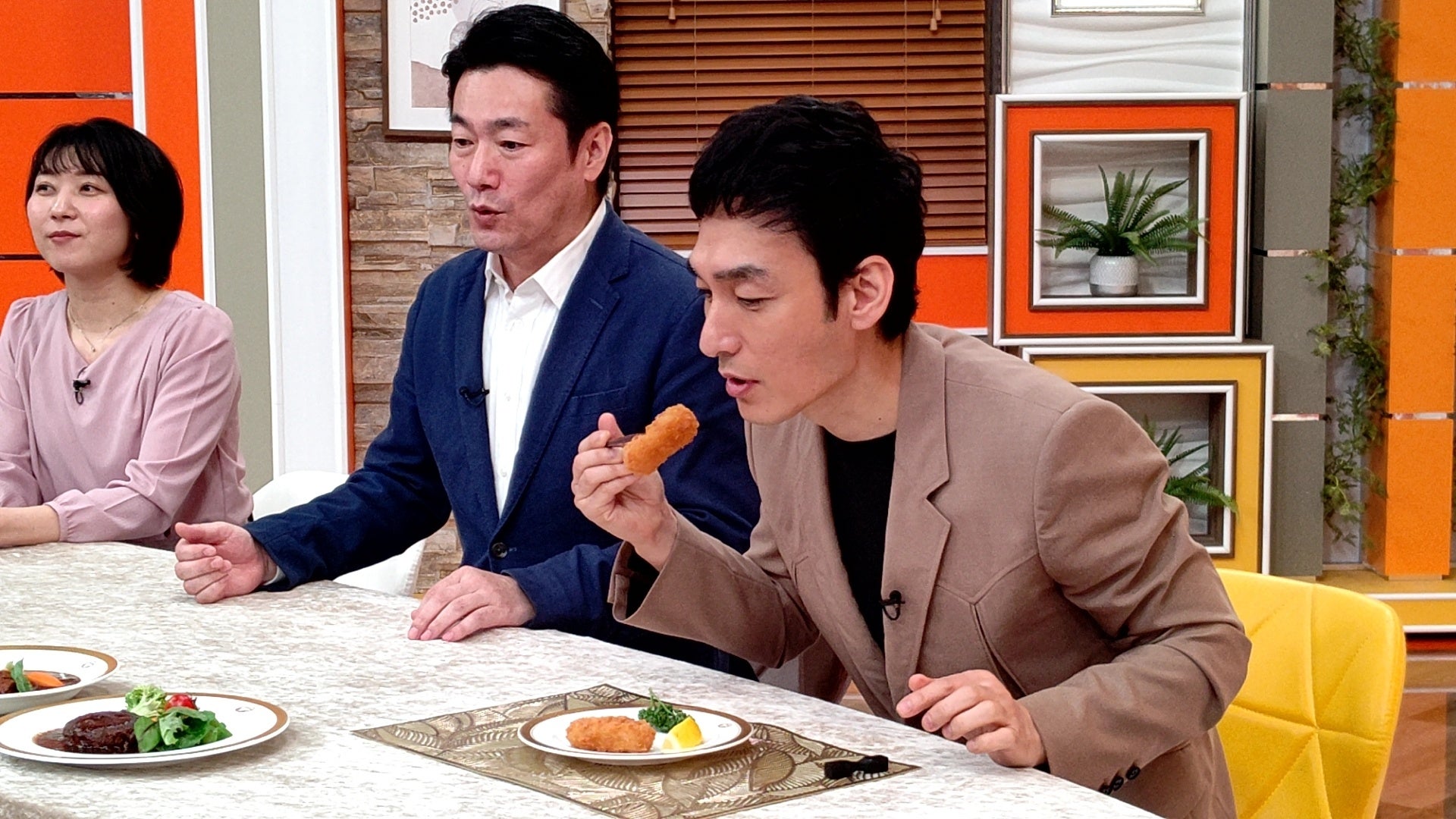 草彅剛さんがジャパネットのテレビショッピングに生出演！アツアツの仙台牛を食べ「胸いっぱい！お腹いっぱい...