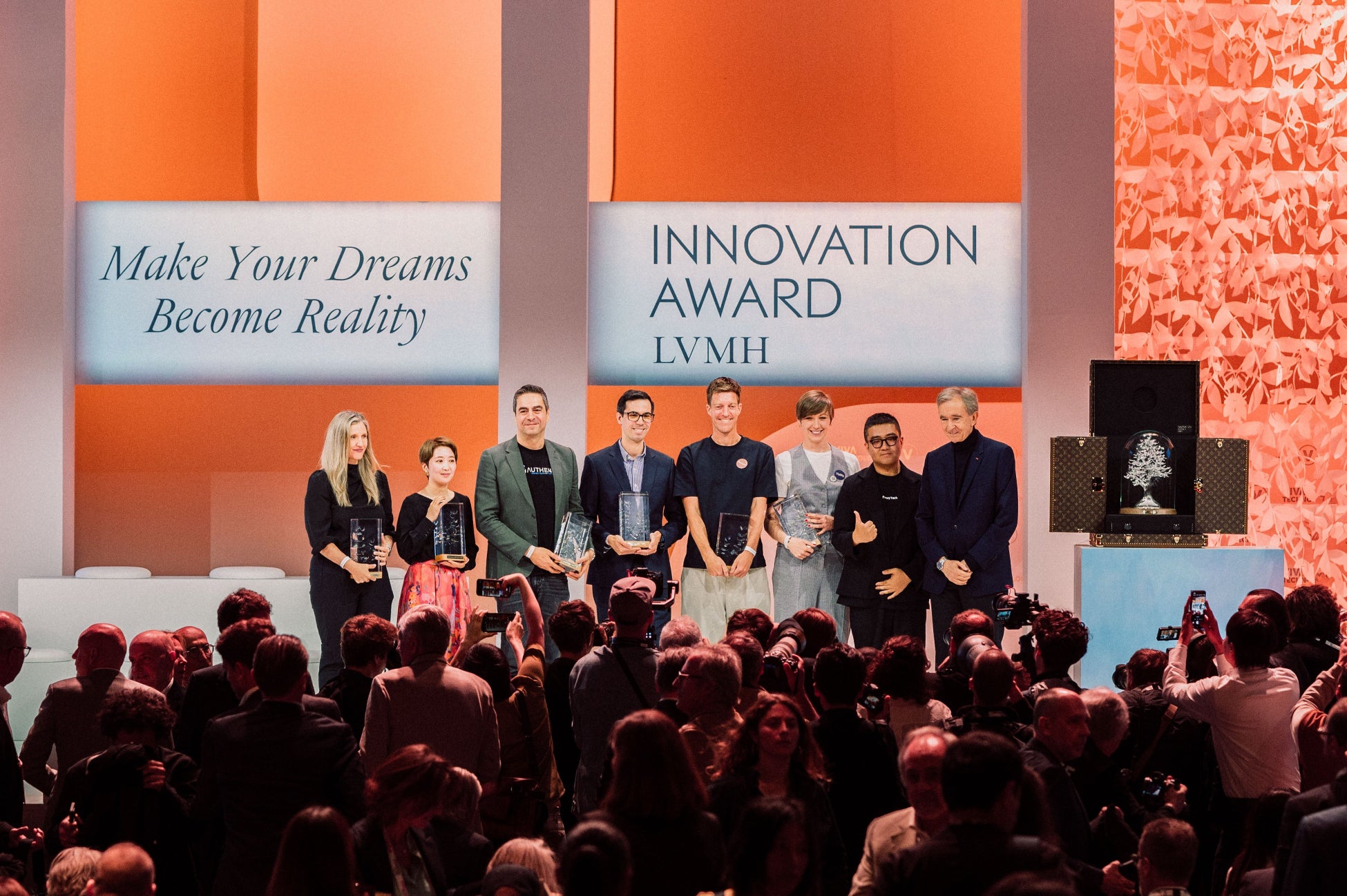 日本初！ヘラルボニー、LVMH Innovation Award 2024で「Employee Experience, Diversity & Inclusion」カテゴ...