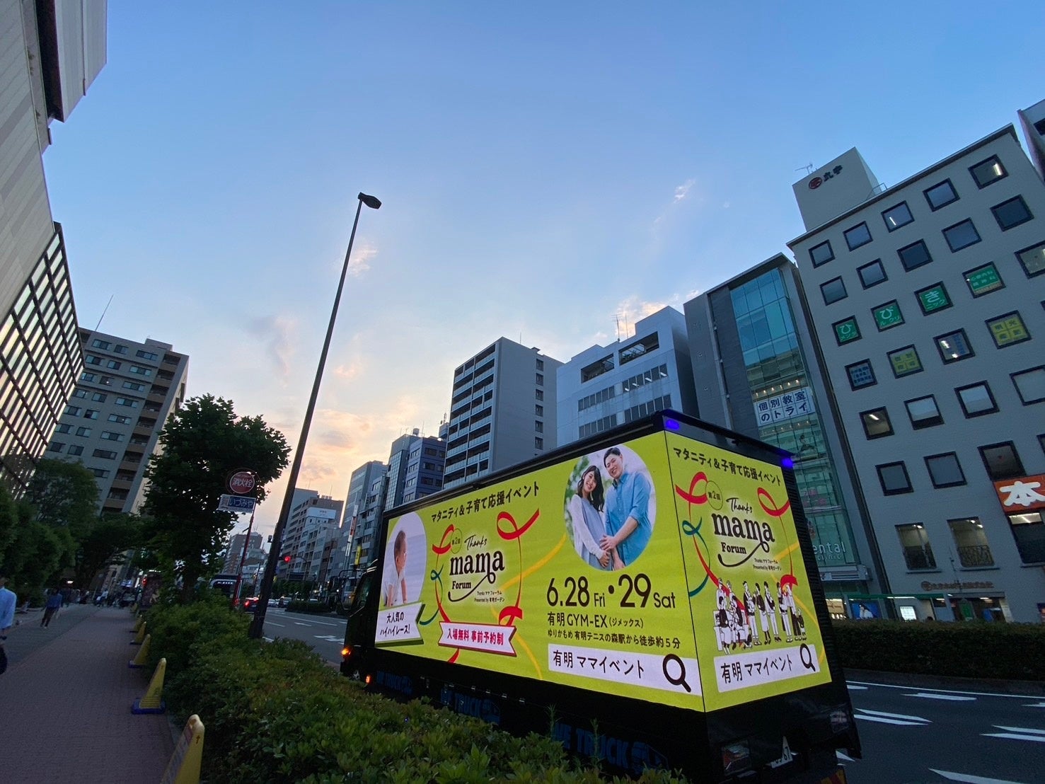 住友不動産とスタートアップ WE TRUCKが商業施設・イベントにおけるモビリティAIサイネージの実証実験を実施！