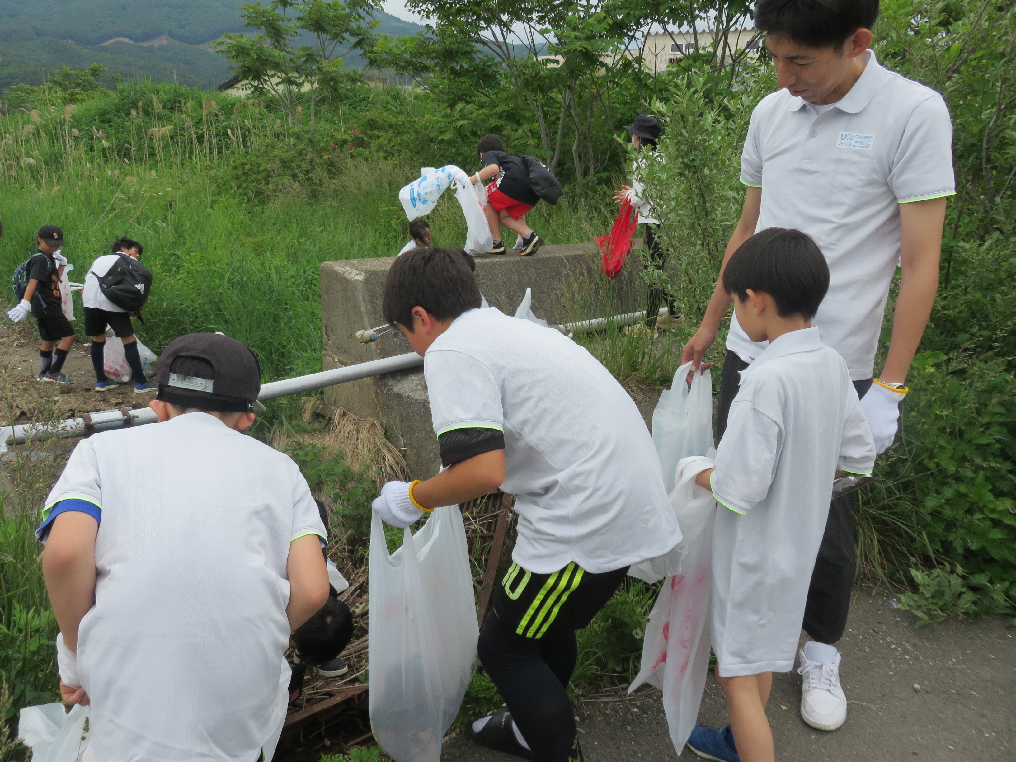 小野伸二選手らが指導！青森県むつ市で親子サッカー教室を開催