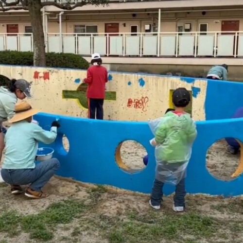 管理会社の長栄、京都市主催の「向島市営住宅 公園遊具ペイント」に住民、NPOとともに参加