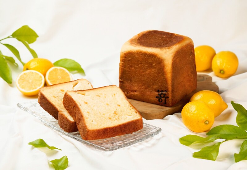 新発売！爽やかな味わいの贅沢スイーツ食パン『レモンとレアチーズの食パン』が登場いたします！