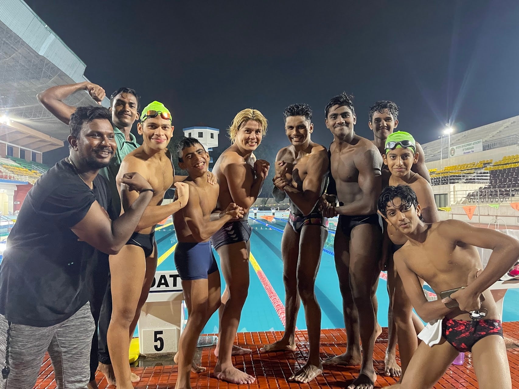 日本の競泳選手によるスイムクリニックがインドで開催されました。