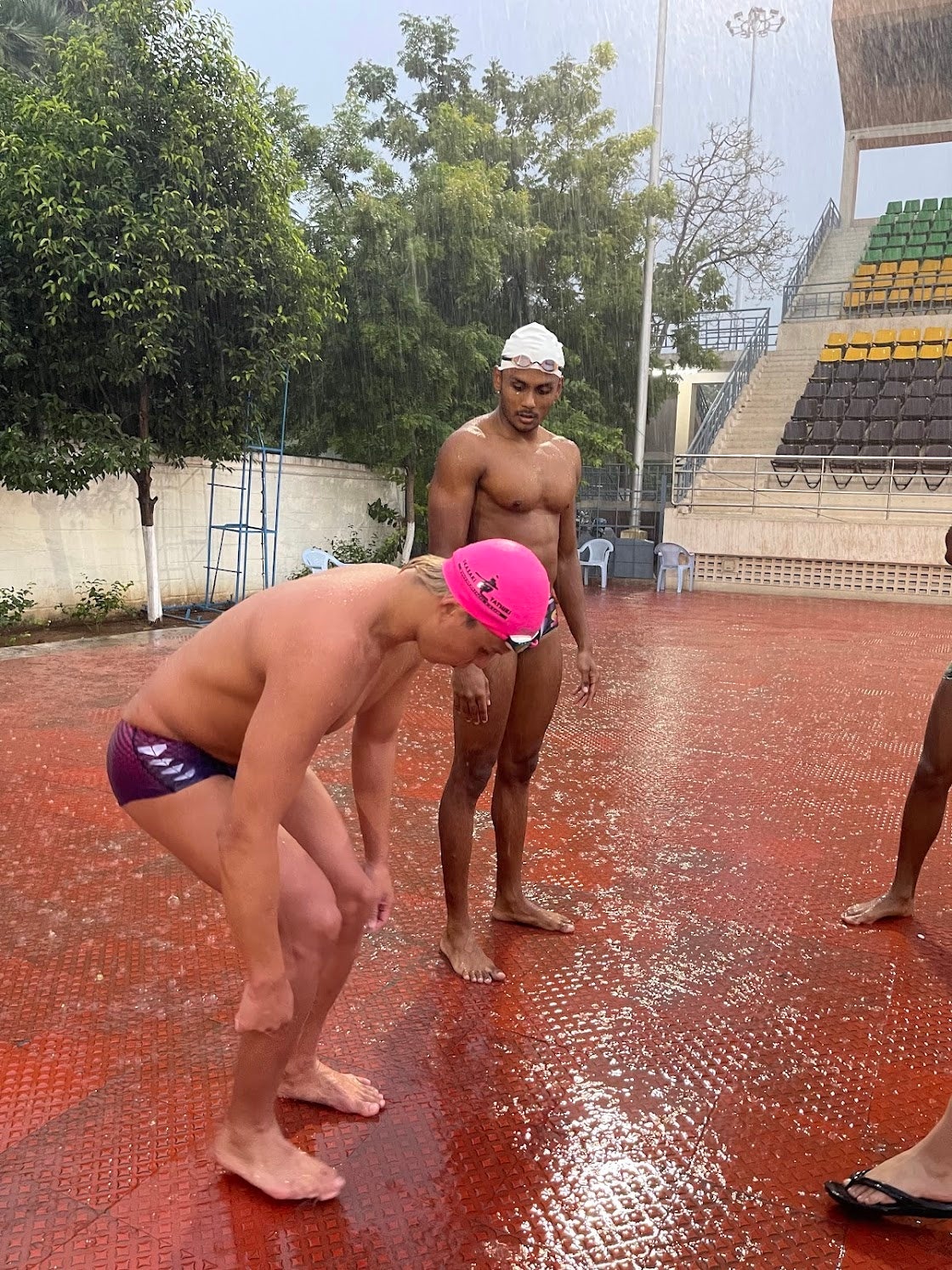日本の競泳選手によるスイムクリニックがインドで開催されました。